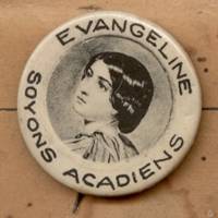 Le bouton « Soyons Acadiens » avec l’image d’Évangéline